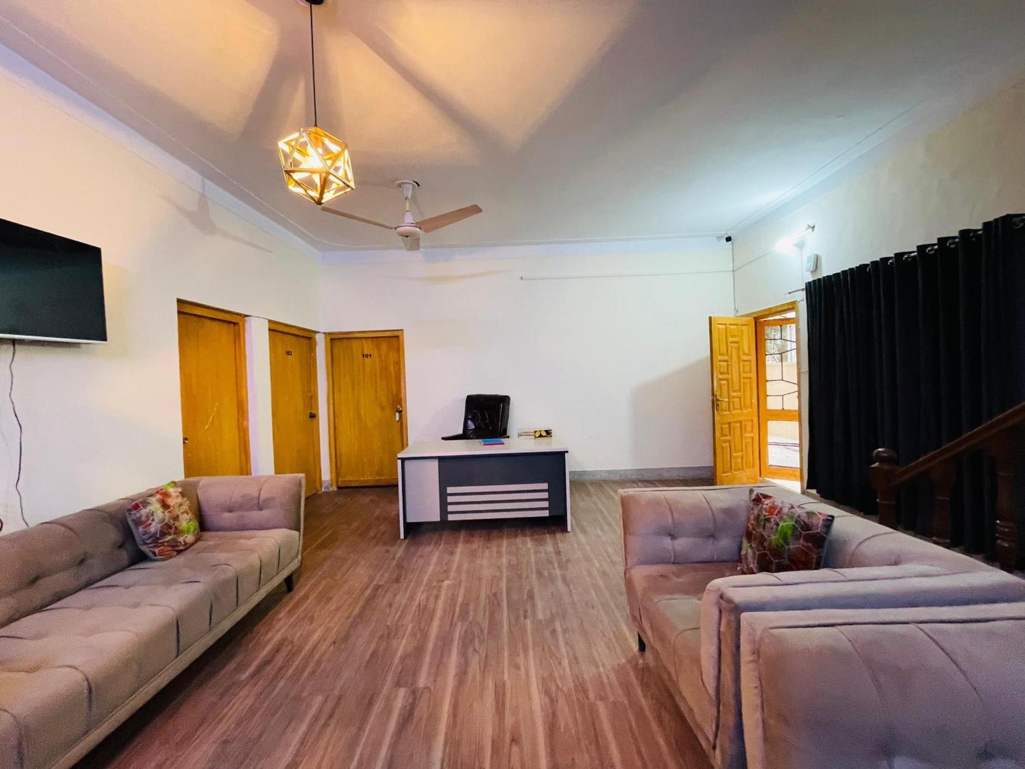 Hilton Guest House Исламабад Экстерьер фото